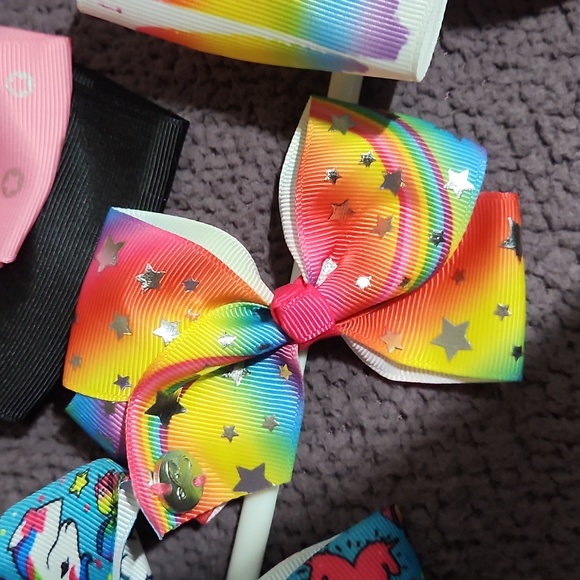 Bows for Days - Picture 3 of 7